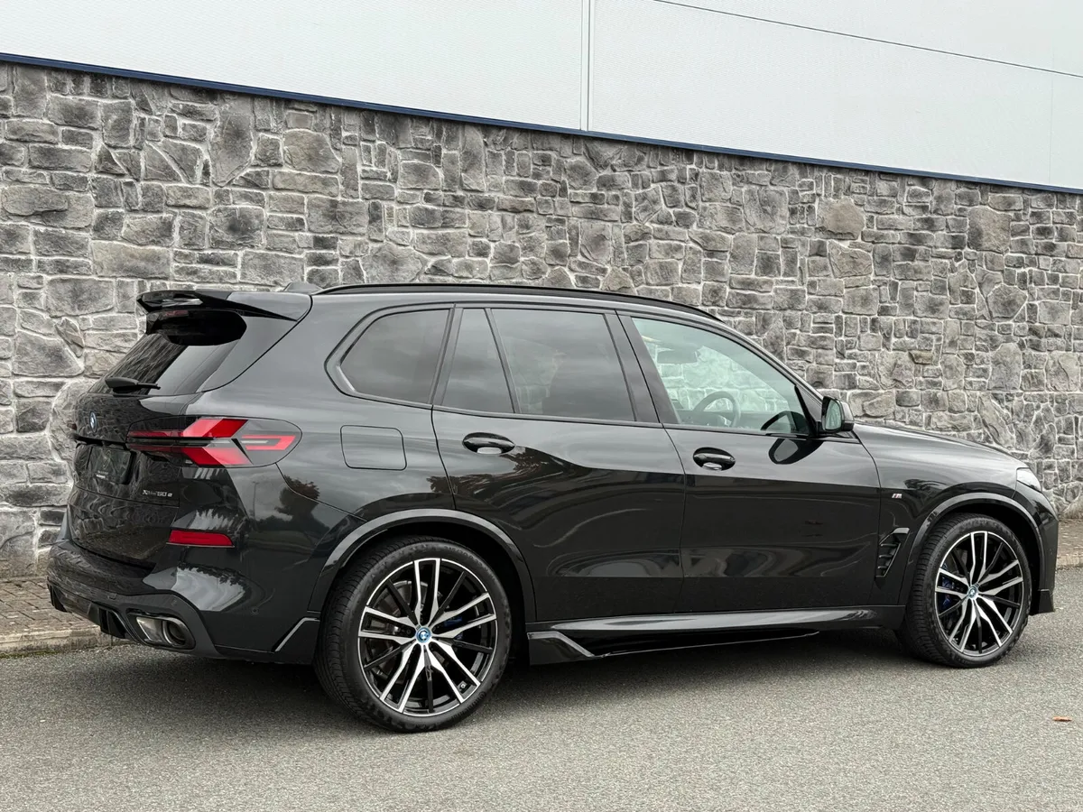 2025 BMW X5 50e M Sport Pro M Performance - Image 3