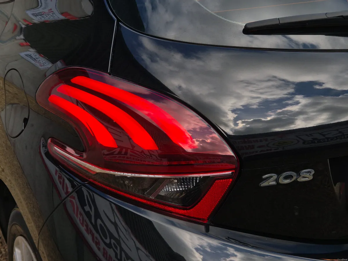 2017 PEUGEOT 208 AUTO LOW KM - Image 3