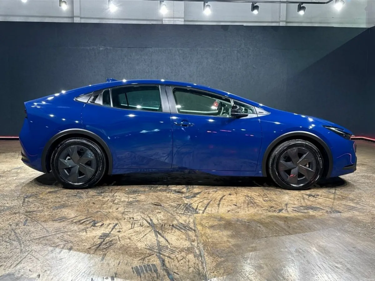 Toyota Prius 1.8 HYBRID AUTOMATIC - REVERSE CAMERA - Image 3