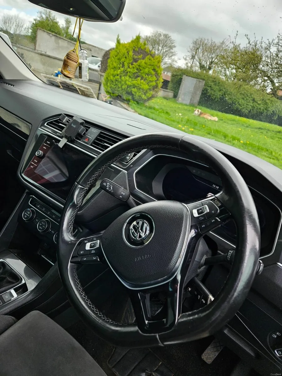 Volkswagen Tiguan 2017 - Image 2