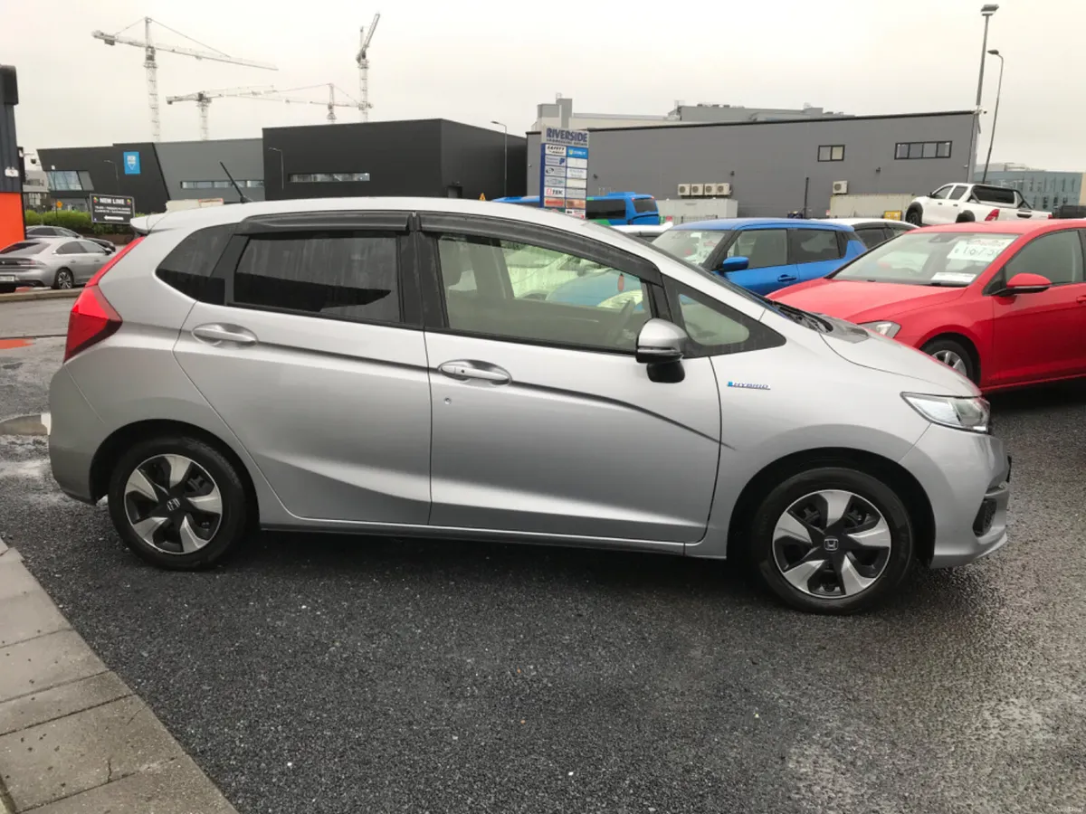192 HONDA FIT AUTO GREY METALLIC - Image 4