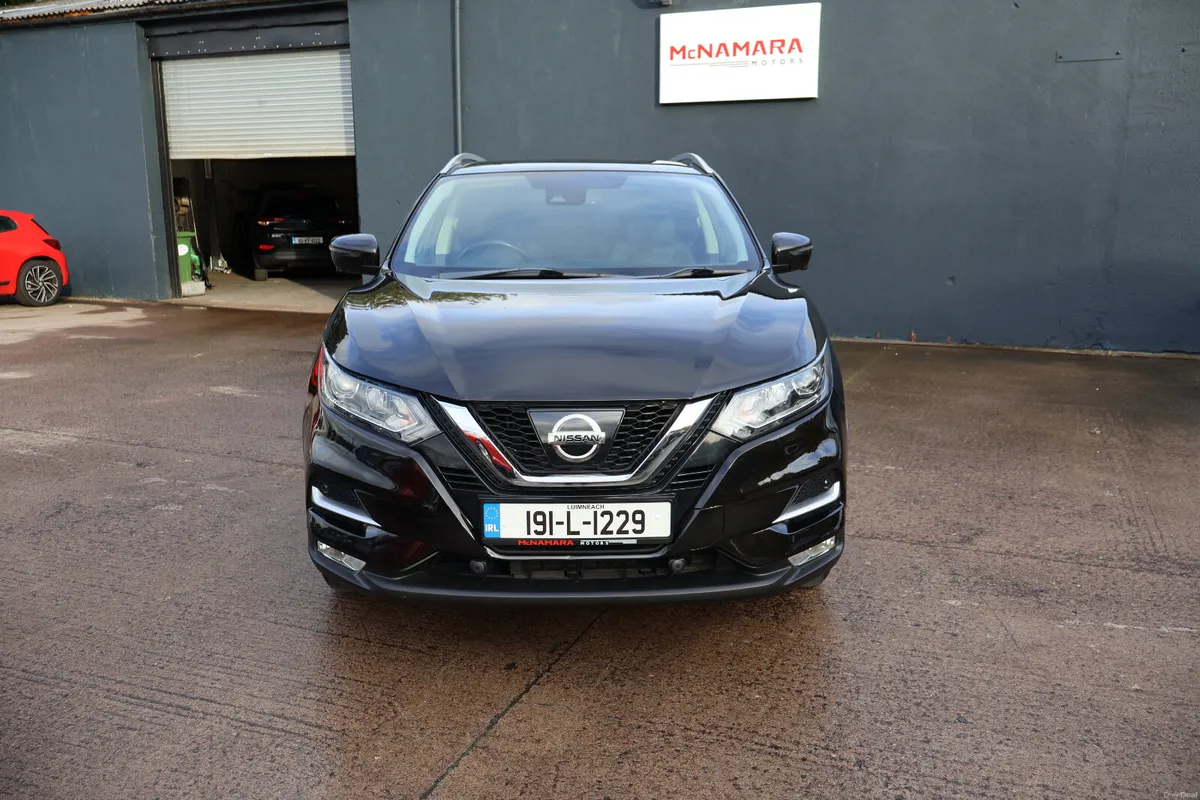 Nissan Qashqai SV Premium Low Mileage Huge Spec! - Image 4