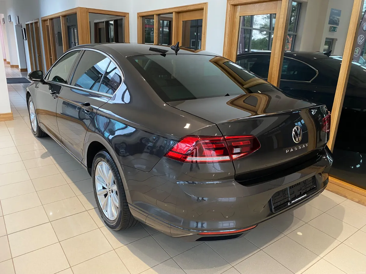 Volkswagen Passat 2021 - Image 5