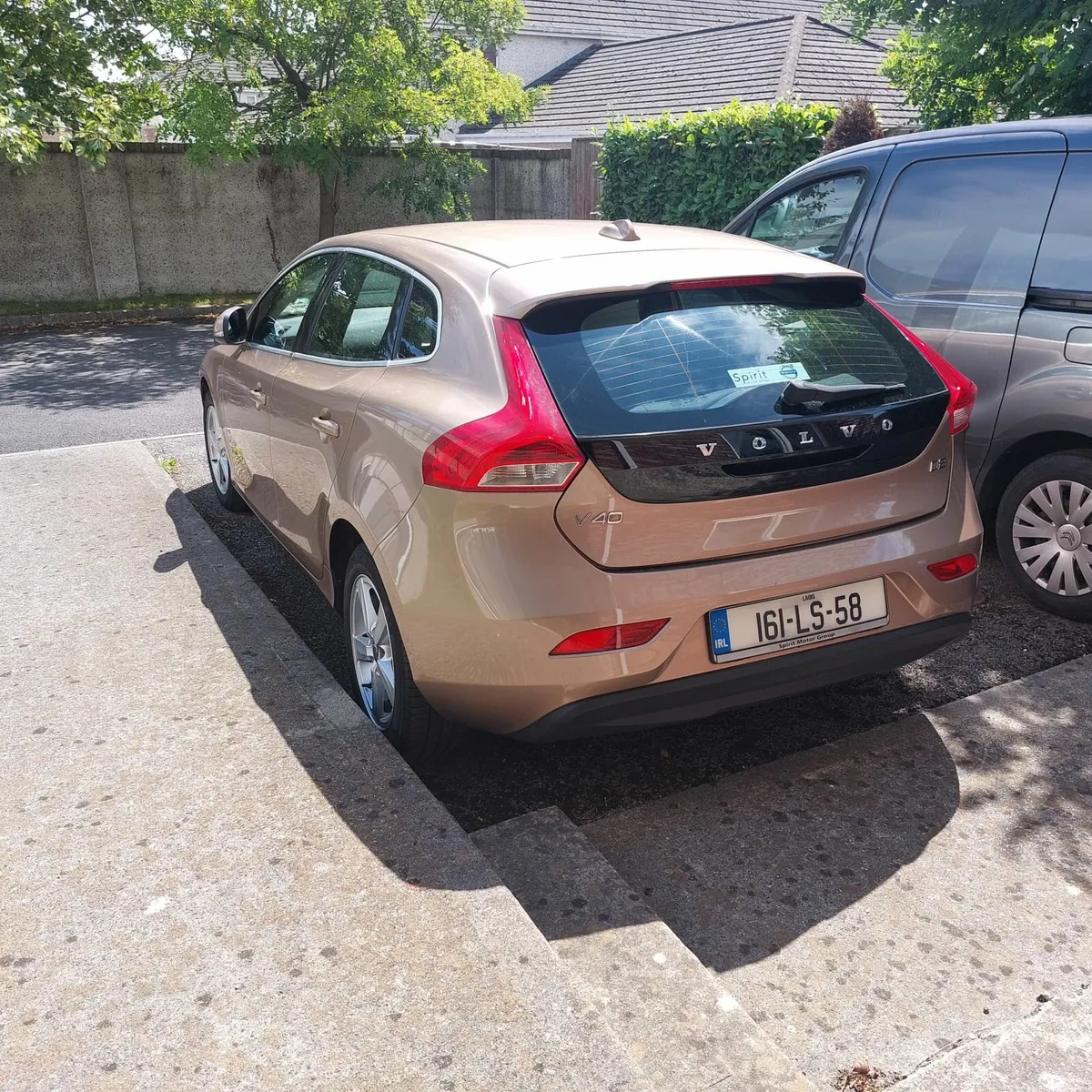 Volvo V40 2016 - Image 2