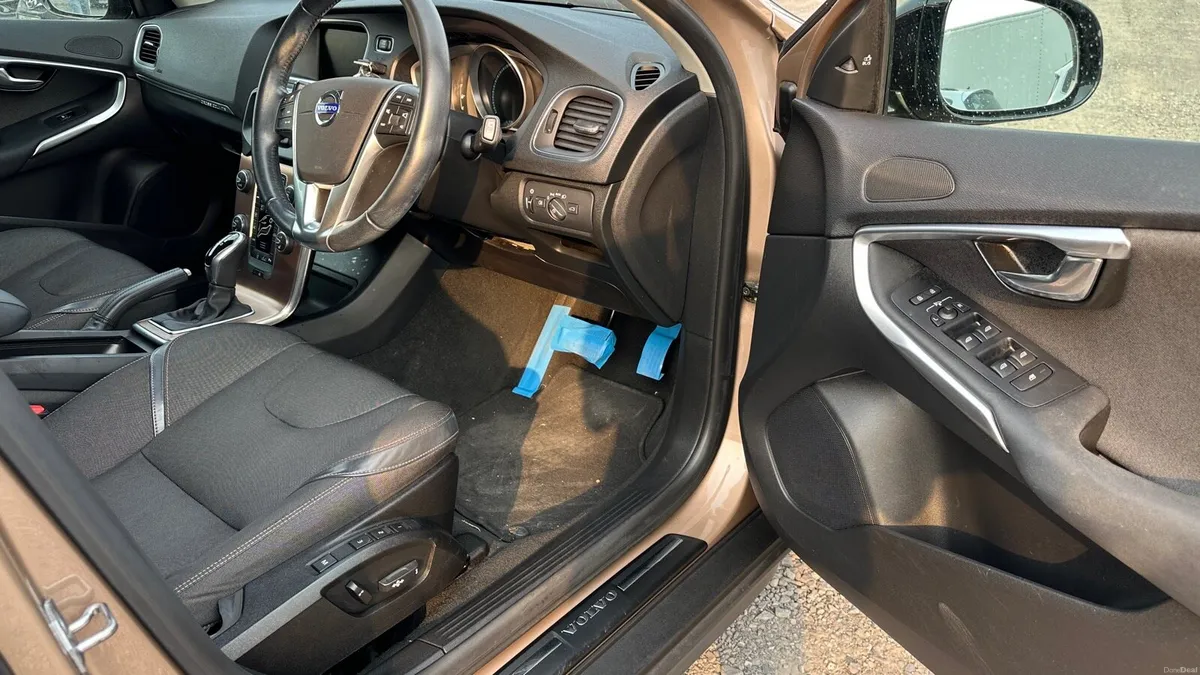 Volvo V40 Cross Country | Auto | 72k km - Image 3