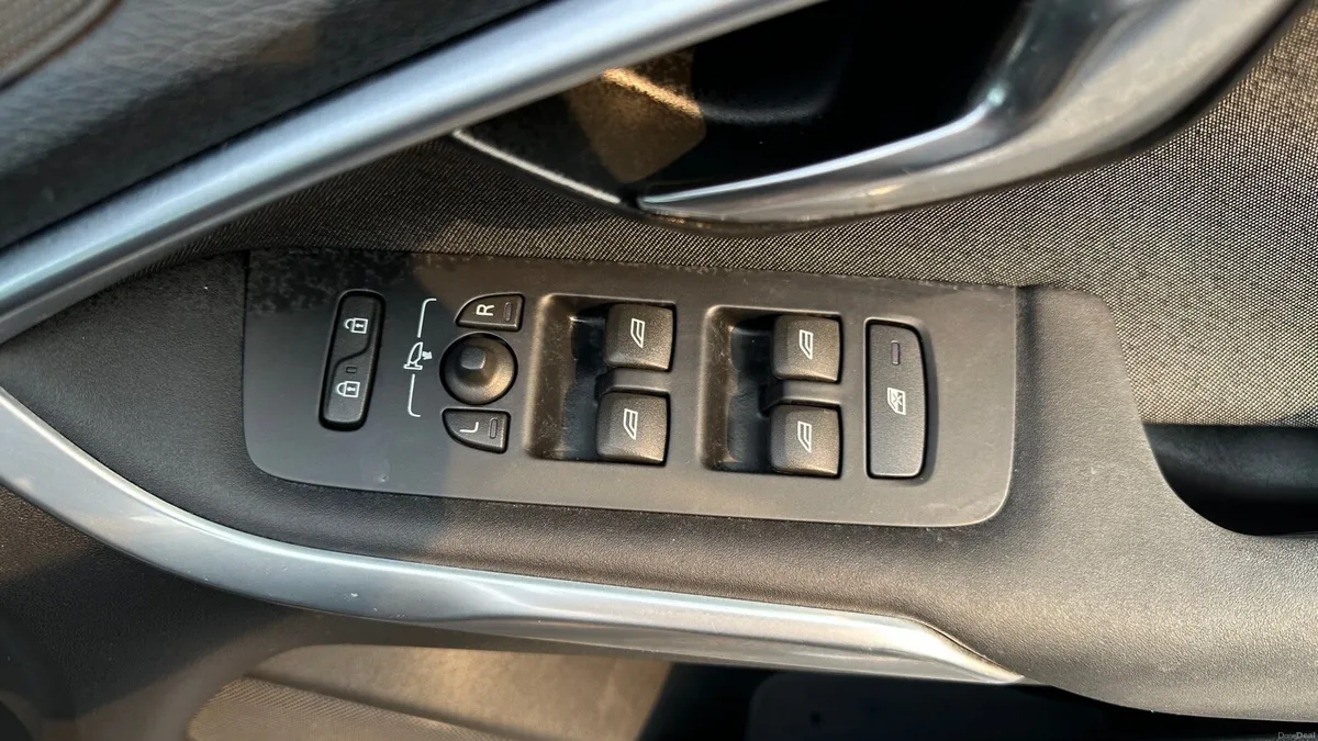 Volvo V40 Cross Country | Auto | 72k km - Image 4