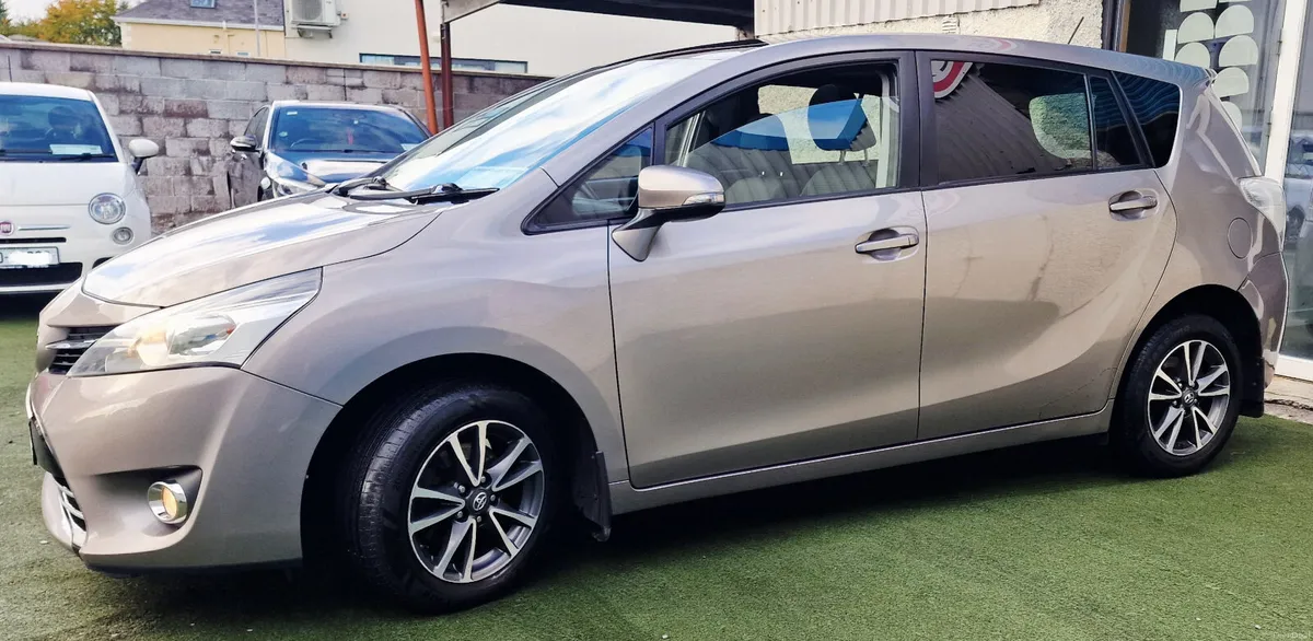 Toyota Verso LUNA 1.6D4D 7 SEATS GLASS ROOF CAMERA - Image 2