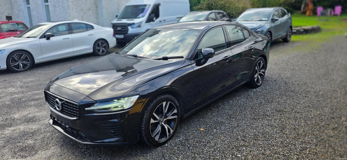 Volvo S60 2022 R DESIGN T8 455BHP 4WD - Image 4