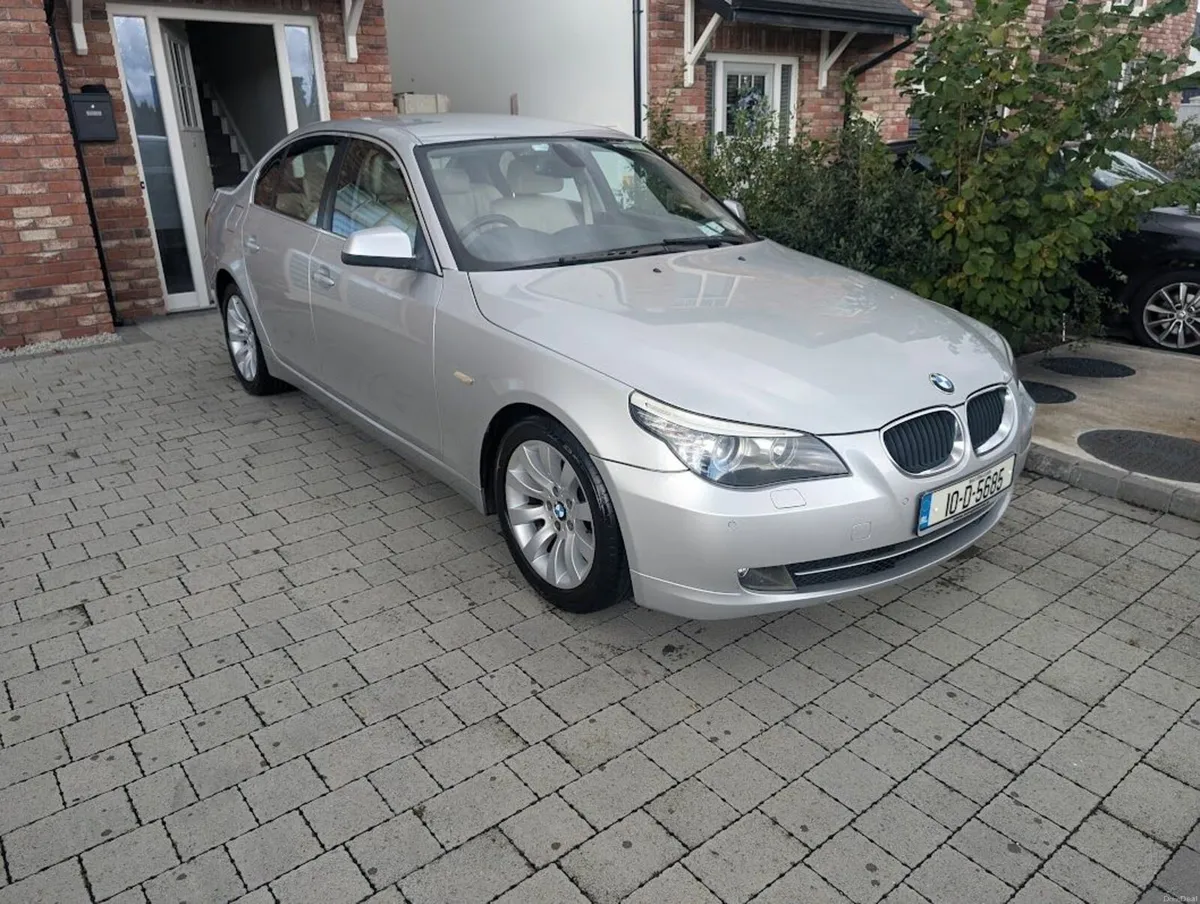 BMW 5-Series 2010 - Image 2