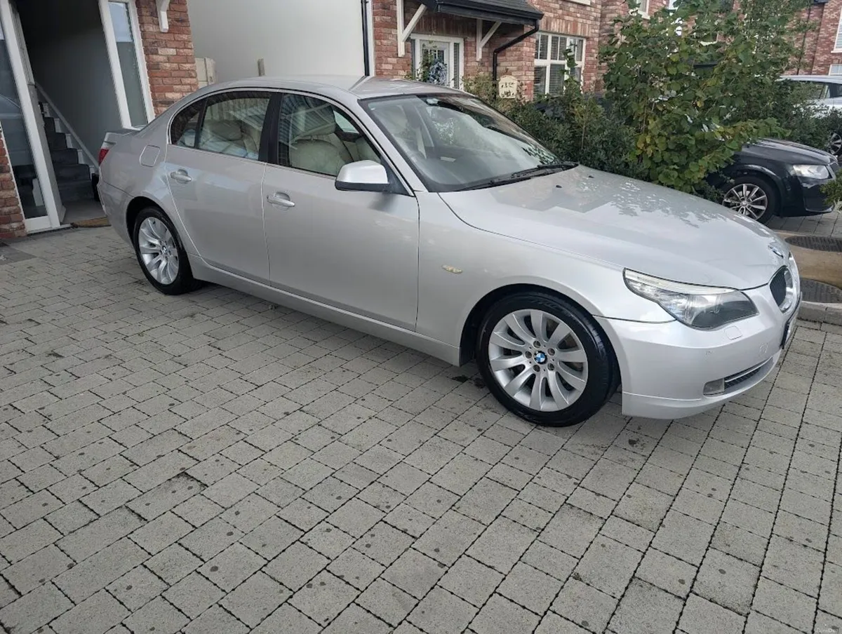 BMW 5-Series 2010 - Image 3