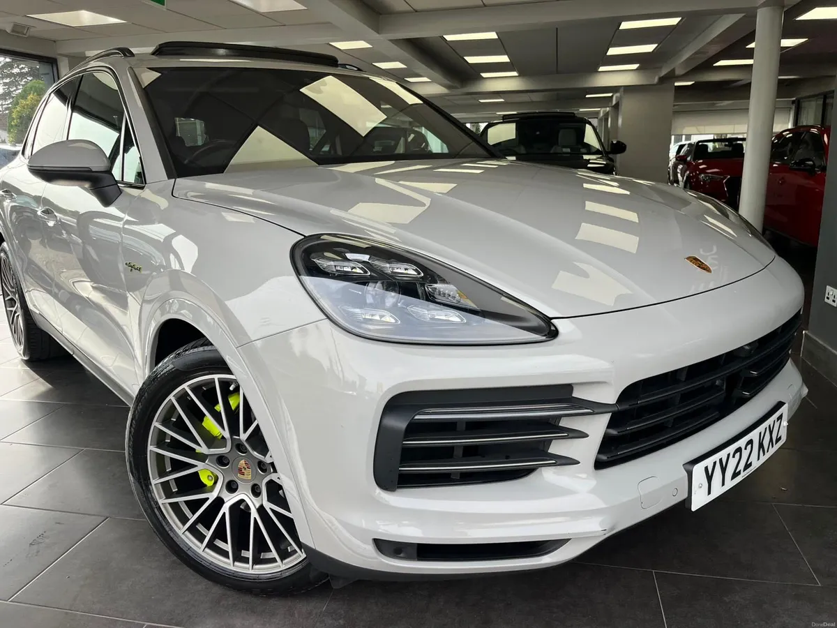 221d Porsche Cayenne 3.0 Hybrid - Image 3