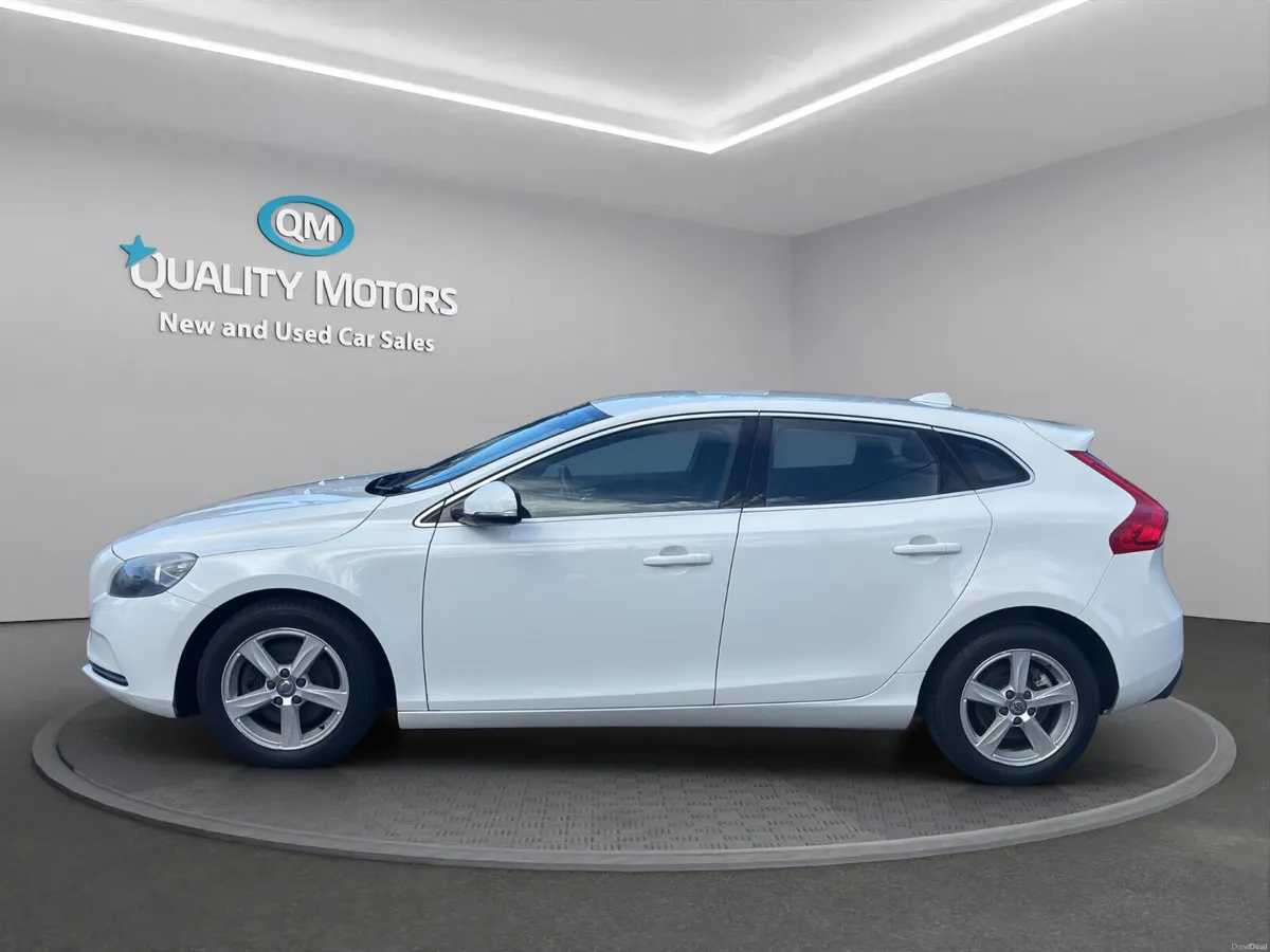 2015 VOLVO V40 (S30) - Image 4