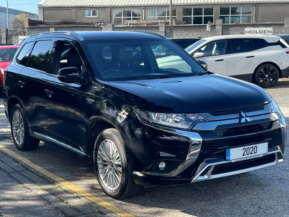 2020 Mitsubishi Outlander..4WD..HEATED SEATS..PHEV - Image 6
