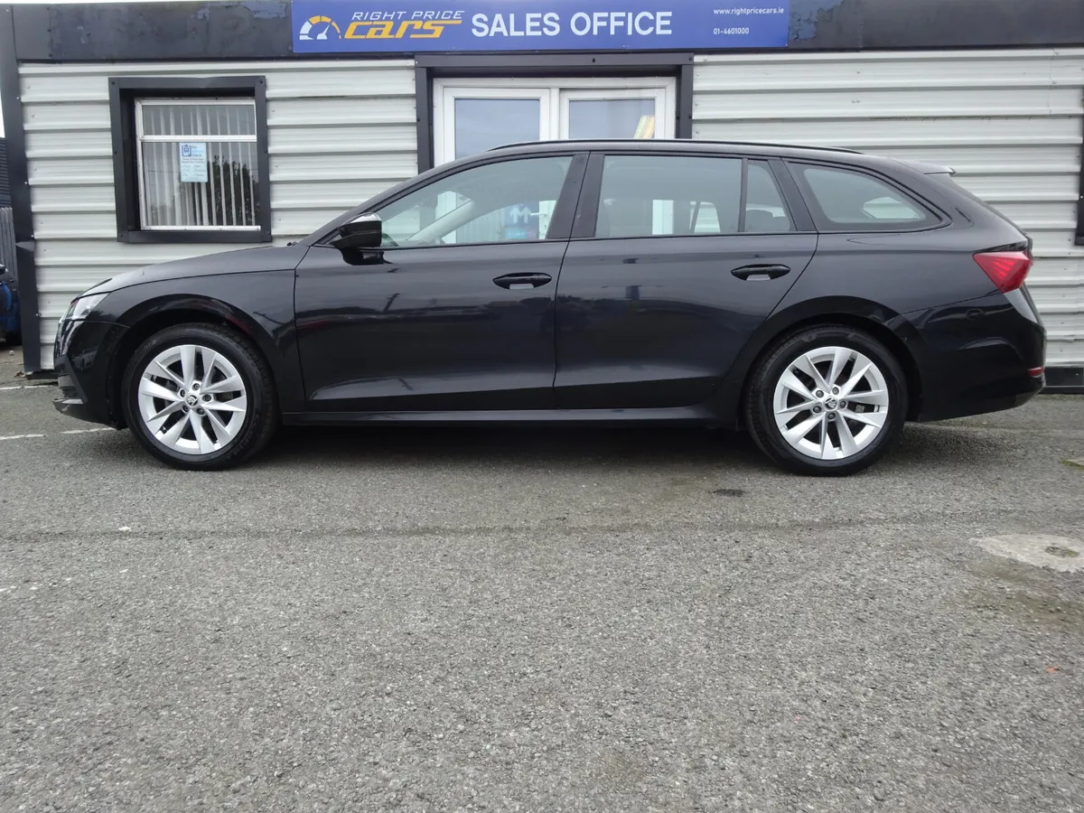 SKODA OCTAVIA 1.0 TSI PETROL AMBITION ESTATE AUTO - Image 4