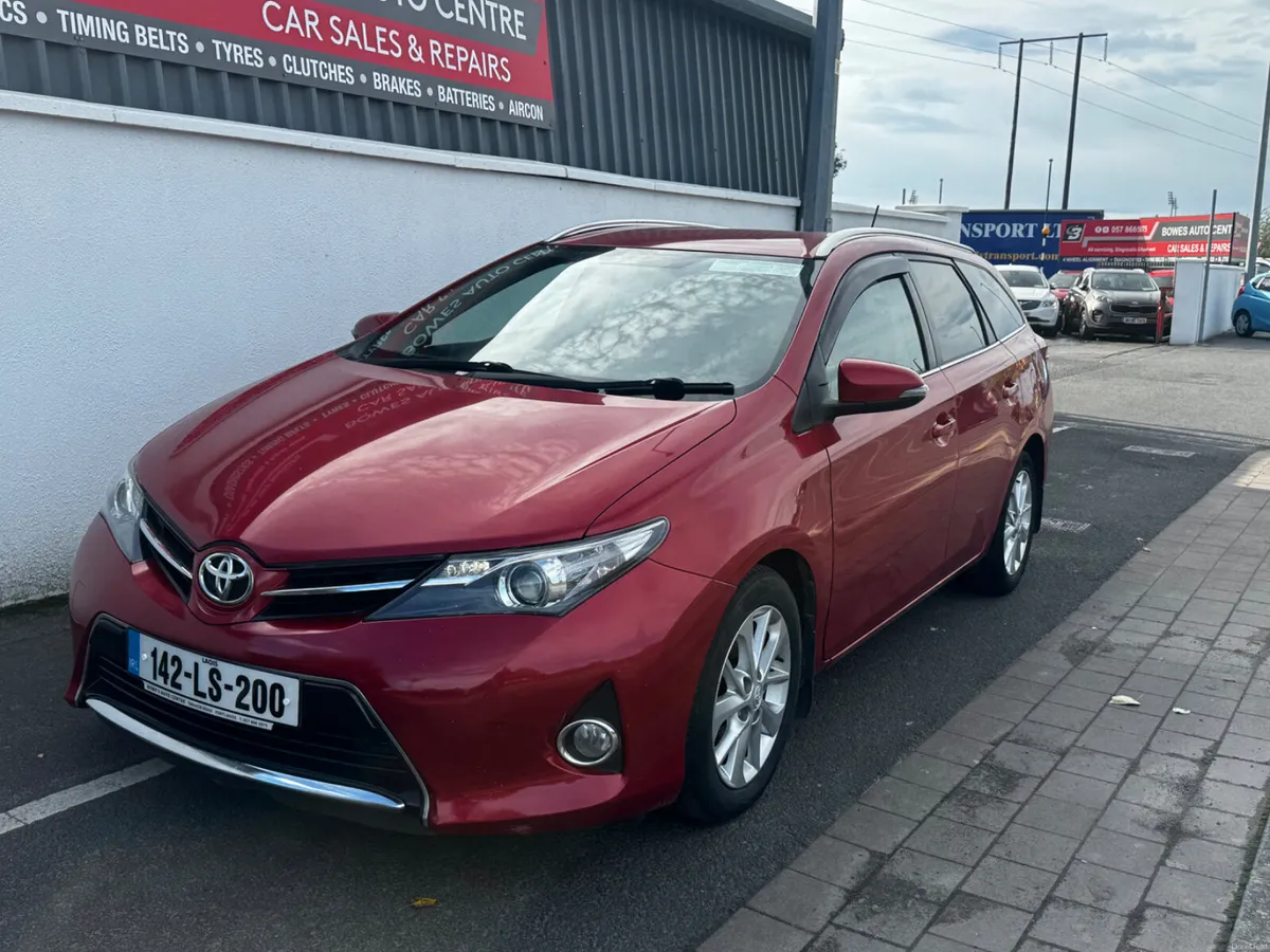 Toyota Auris 2014 - Image 1