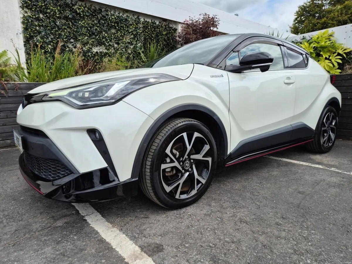 Toyota C-HR 1.8 HYBRID / SOL G-PACK / TOP SPEC / T - Image 1