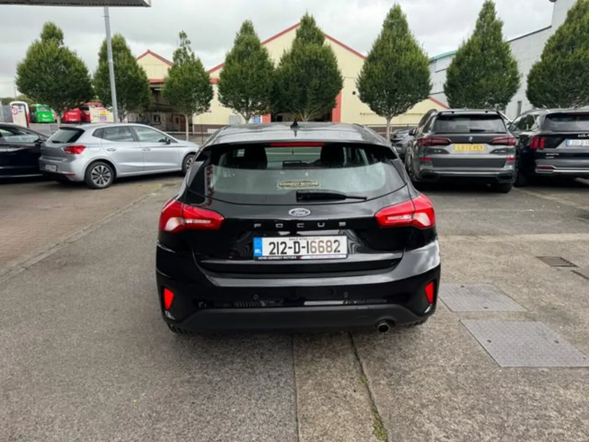 Ford Focus Zetec Edition 1.5TD120 M6 4DR - Image 4