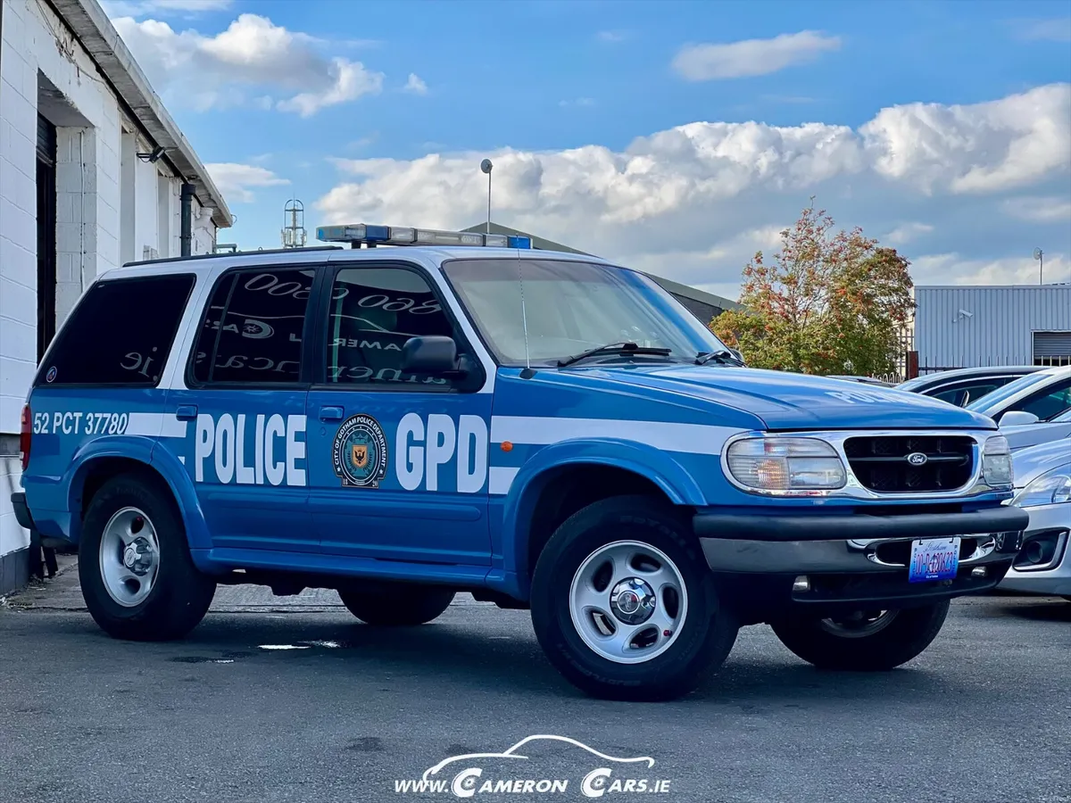 FORD EXPLORER 4x4 NORTH FACE POLICE CAR V6 - Image 3