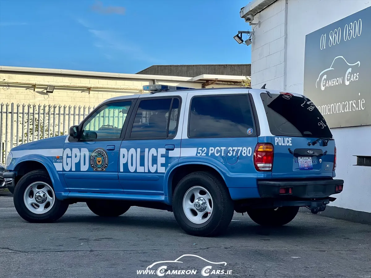 FORD EXPLORER 4x4 NORTH FACE POLICE CAR V6 - Image 4