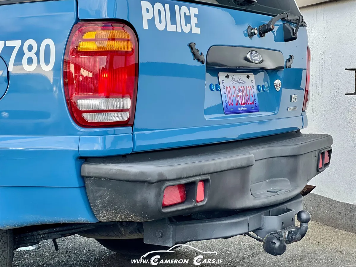 FORD EXPLORER 4x4 NORTH FACE POLICE CAR V6 - Image 6