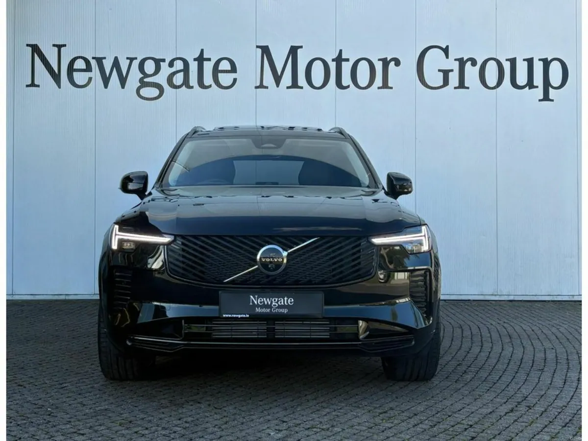 Volvo XC90 T8 ULTRA DARK AWD - Image 2