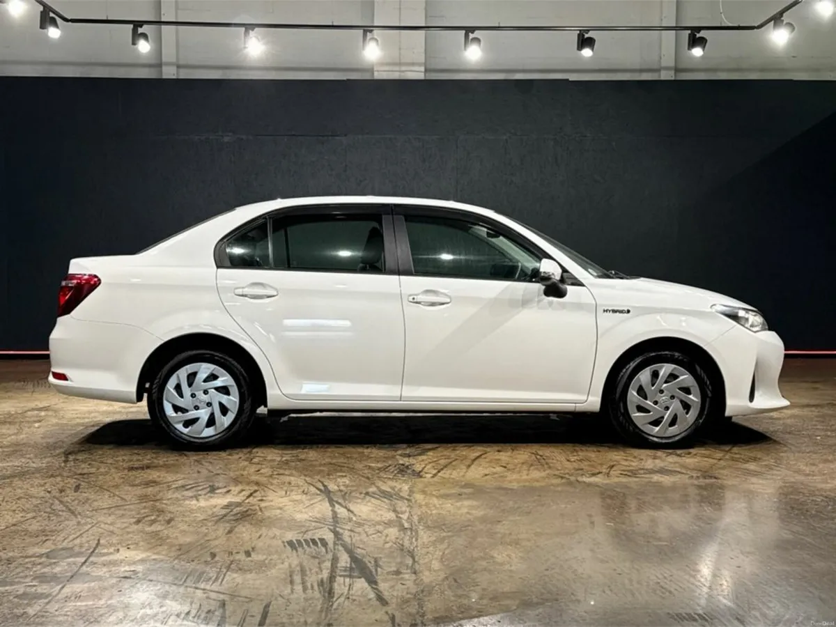 Toyota Corolla HYBRID 1.5L AUTOMATIC - REVERSE CAM - Image 2