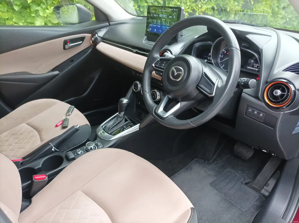 Luxury Mazda2 1.3 Automatic, 2016 - Image 3