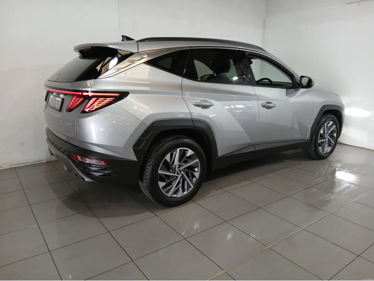 Hyundai Tucson EXECUTIVE PLUS DIESEL  5DR - Image 3