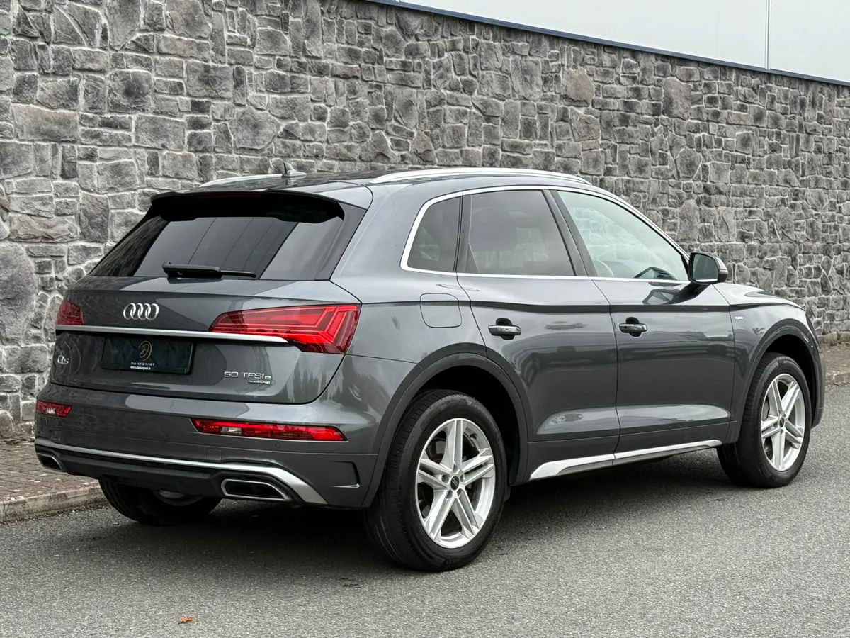 2024 Audi Q5 S Line 2.0 50tfsi E Quattro FSH - Image 2