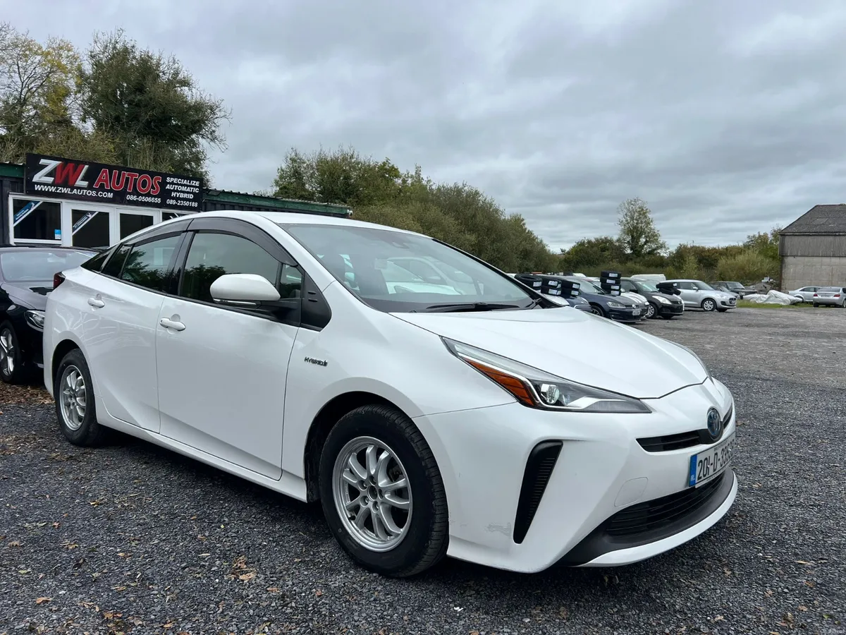 20 Toyota Prius Hybrid - Image 2