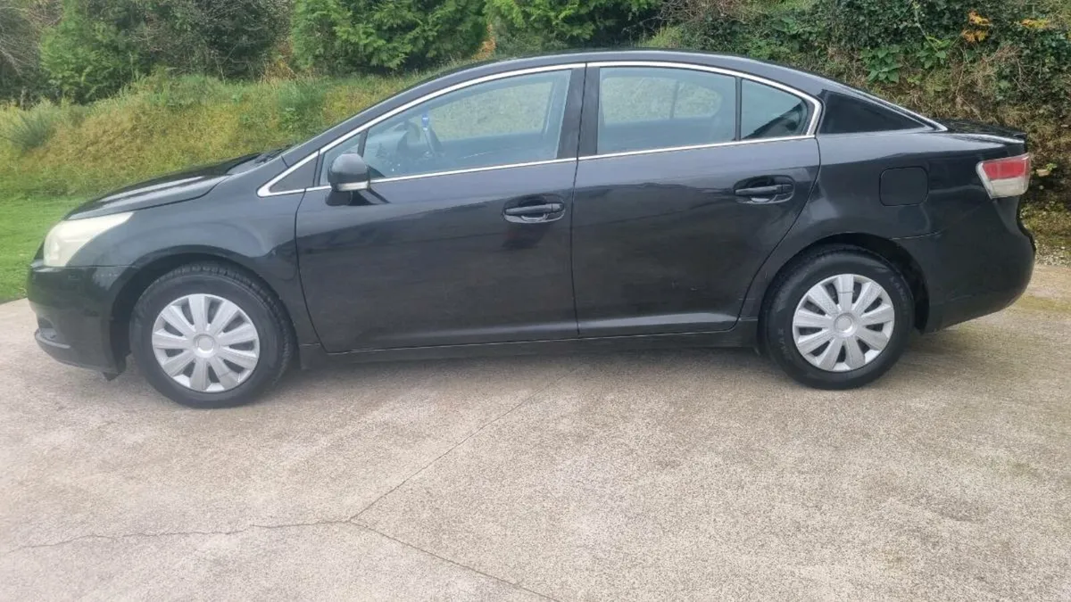 TOYOTA AVENSIS NCT 09/26 HITCH NEW TYRES - Image 2