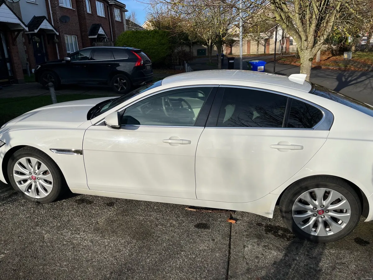 Jaguar XE 2018 - Image 3