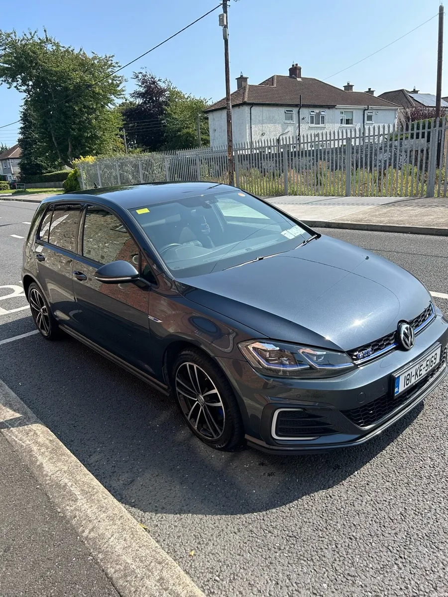 2018 Volkswagen GTE - Image 3