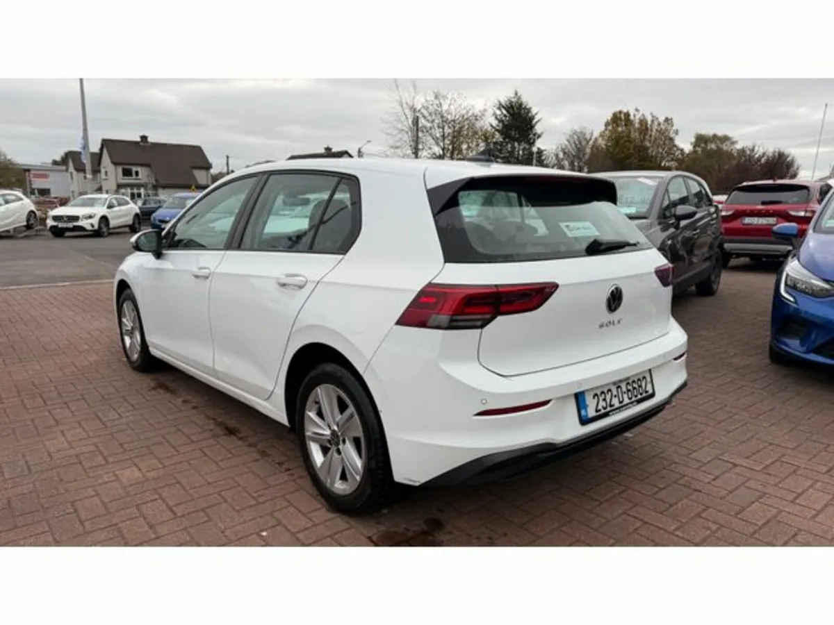 Volkswagen Golf Life 2.0 TDI 115HP 5DR - Image 3