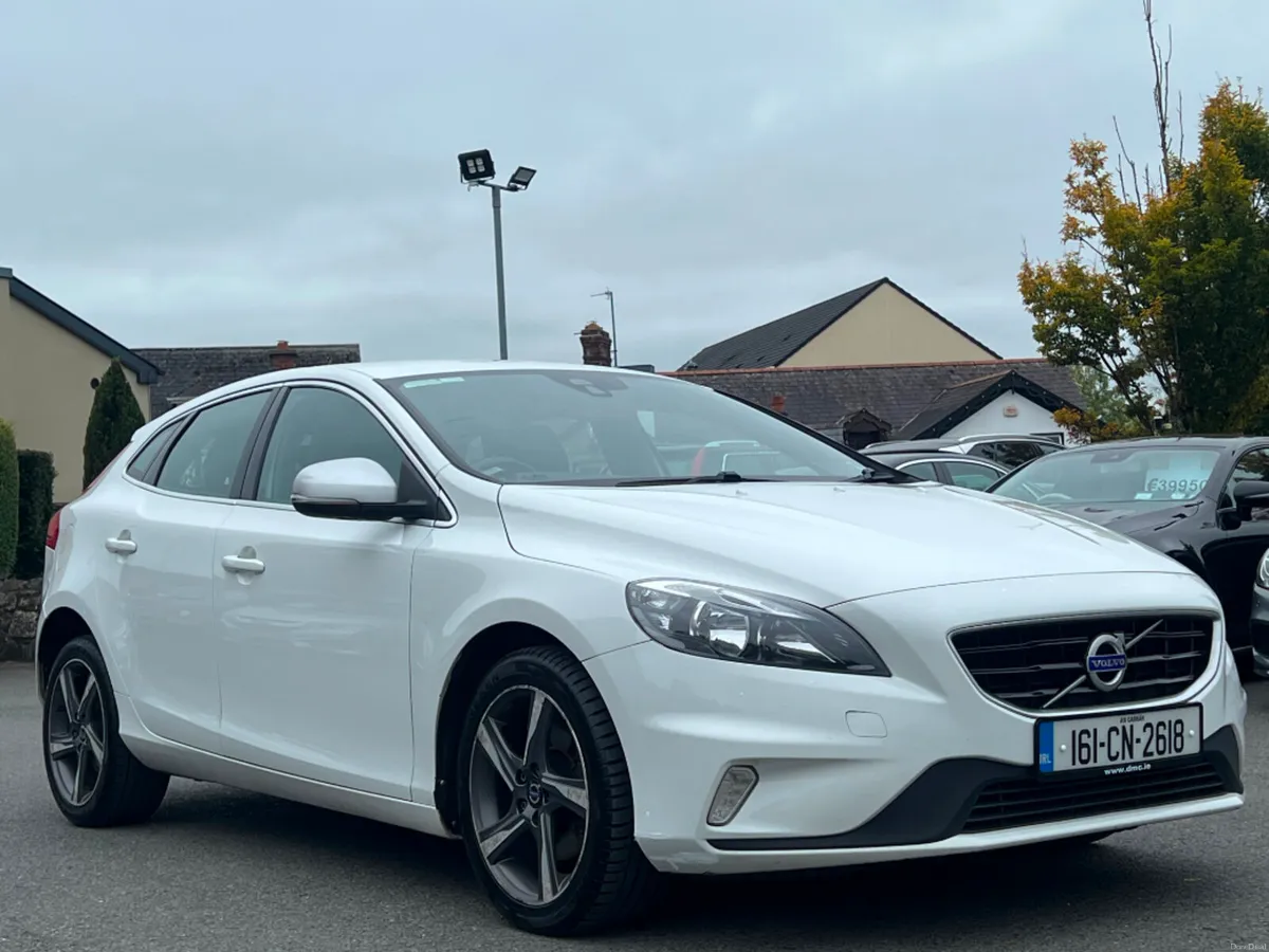 Volvo V40 2.0 D2 R-DESIGN 5DR *HIGH SPEC* - Image 3