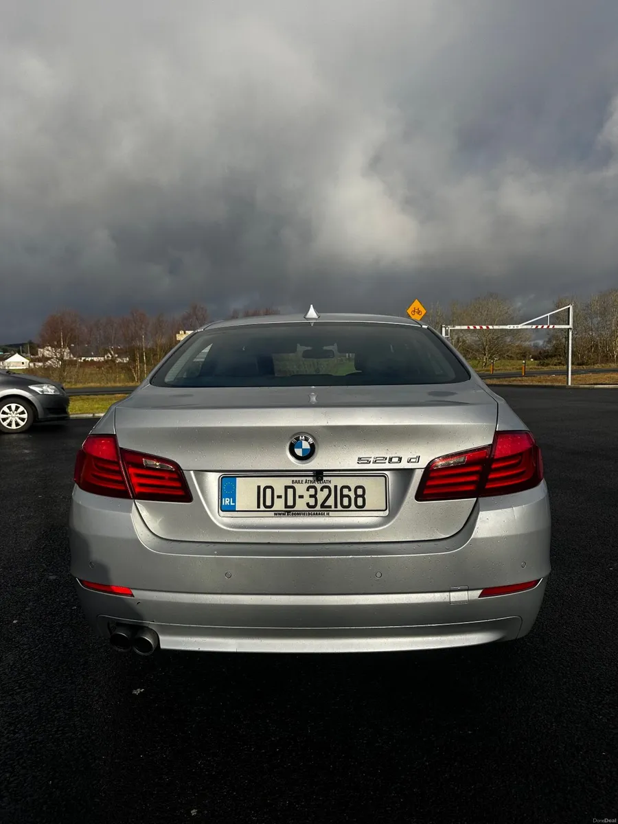 BMW 5-Series 2010 - Image 3