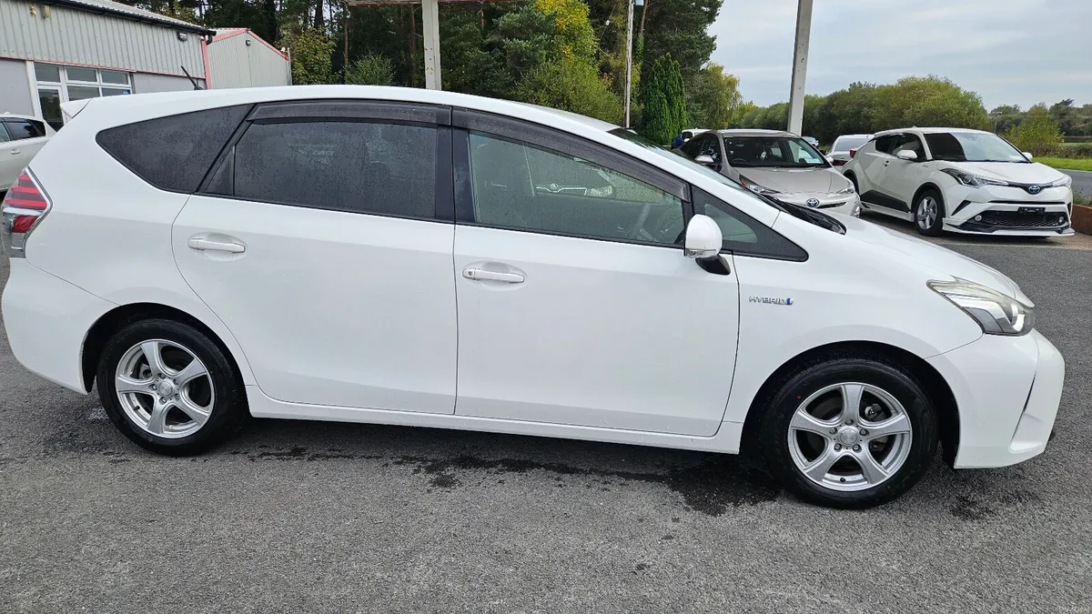 2015 Toyota Prius Alpha 7 Seater - Image 3