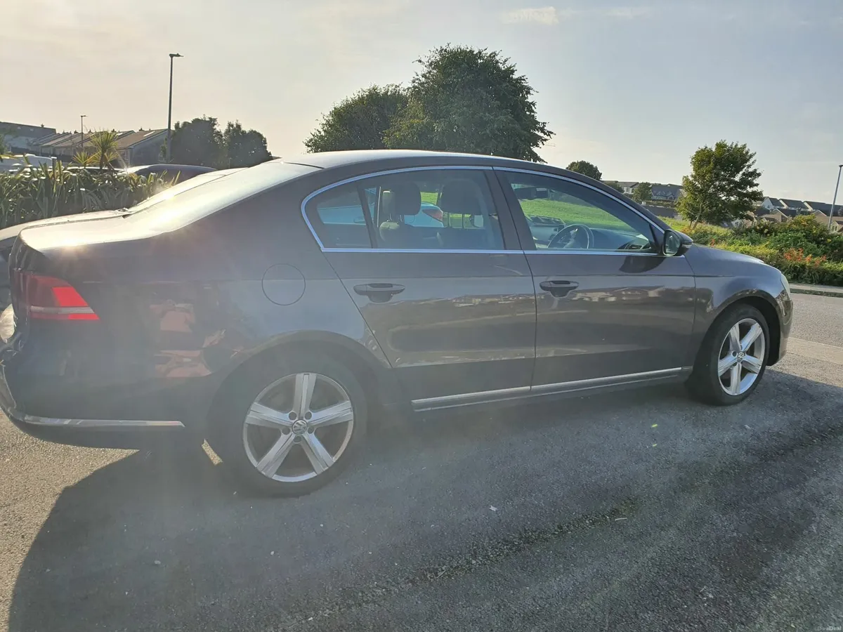 Volkswagen Passat 2011 - Image 4