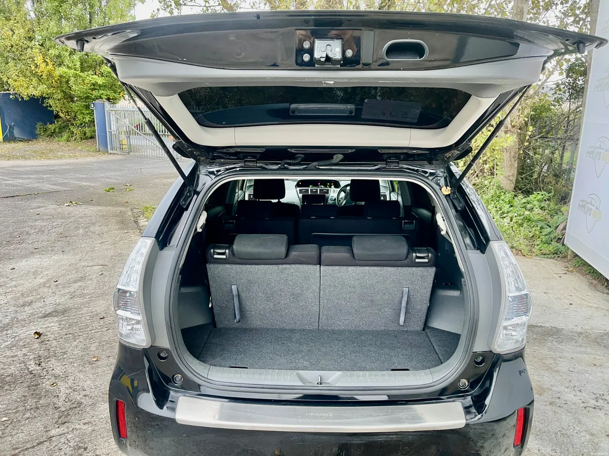 Toyota Prius Alpha 7 seater Low miles New NCT - Image 4