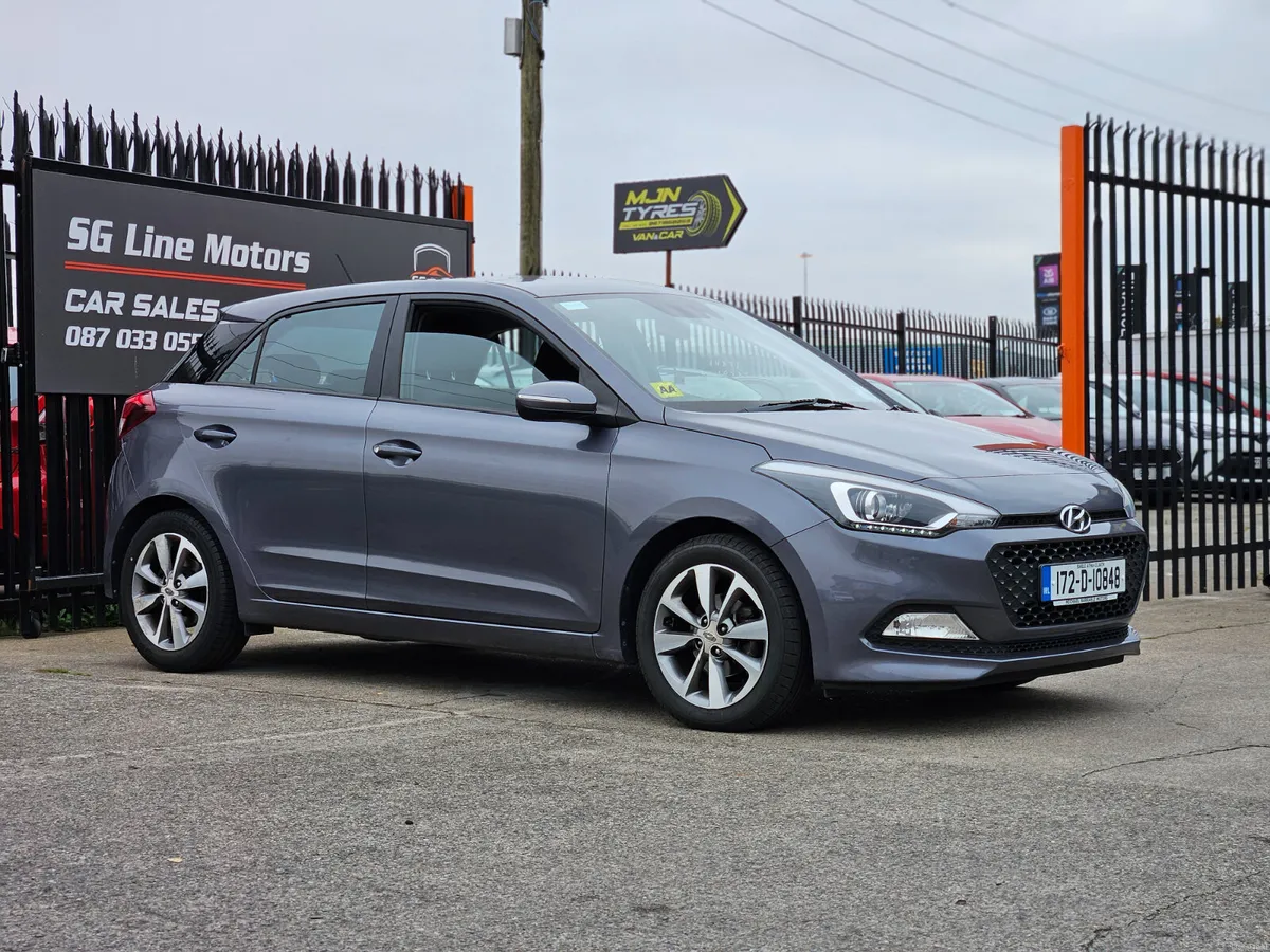 Hyundai i20  1.2 Deluxe - Image 1