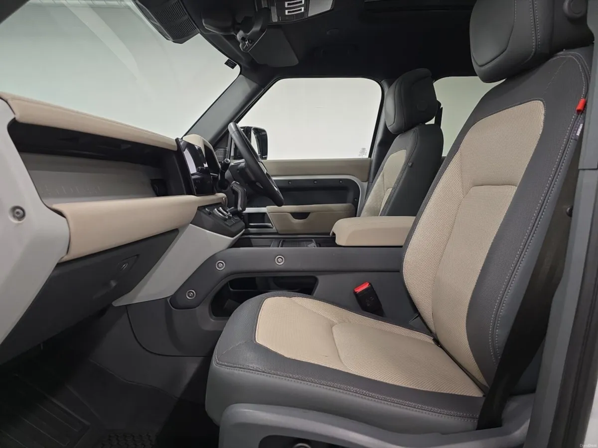 Land Rover Defender Diesel Estate X-Dynamic HSE - Image 3