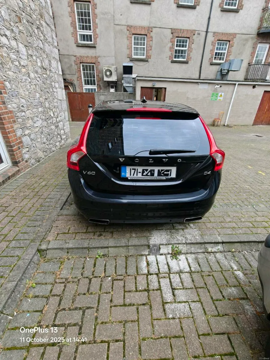 volvo V60 D4 Automatic - Image 2