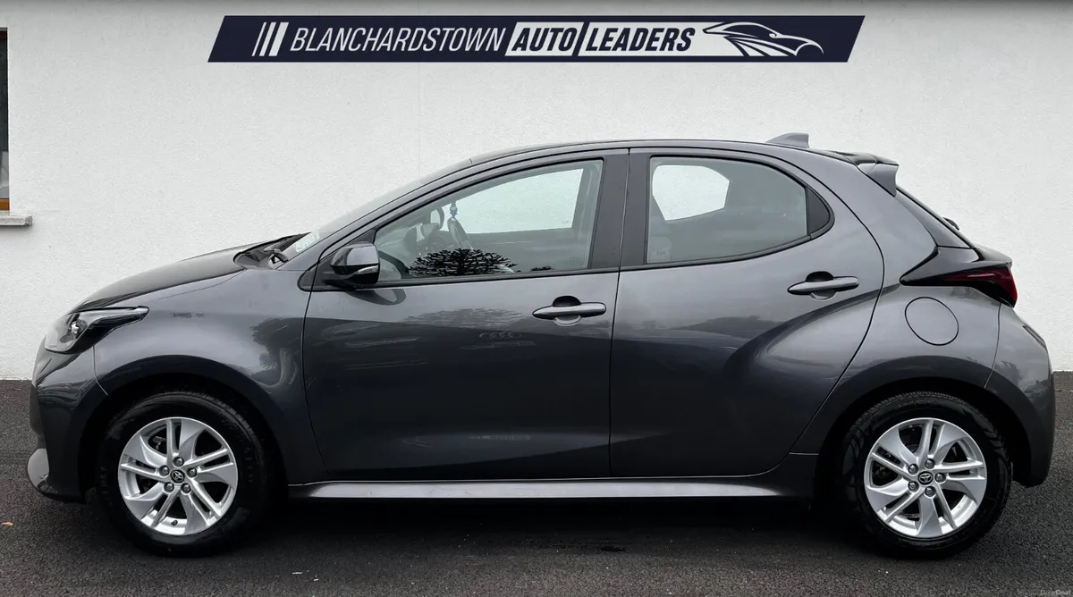 TOYOTA YARIS 1.5 HYBRID LUNA AUTO - Image 2
