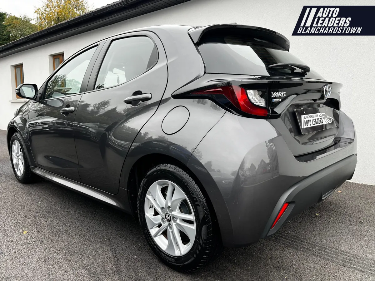 TOYOTA YARIS 1.5 HYBRID LUNA AUTO - Image 4