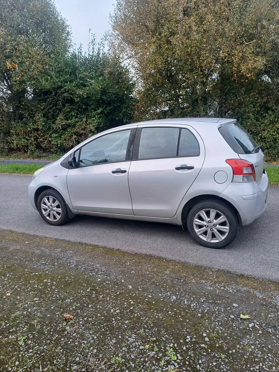 Toyota Yaris 2011 - Image 4