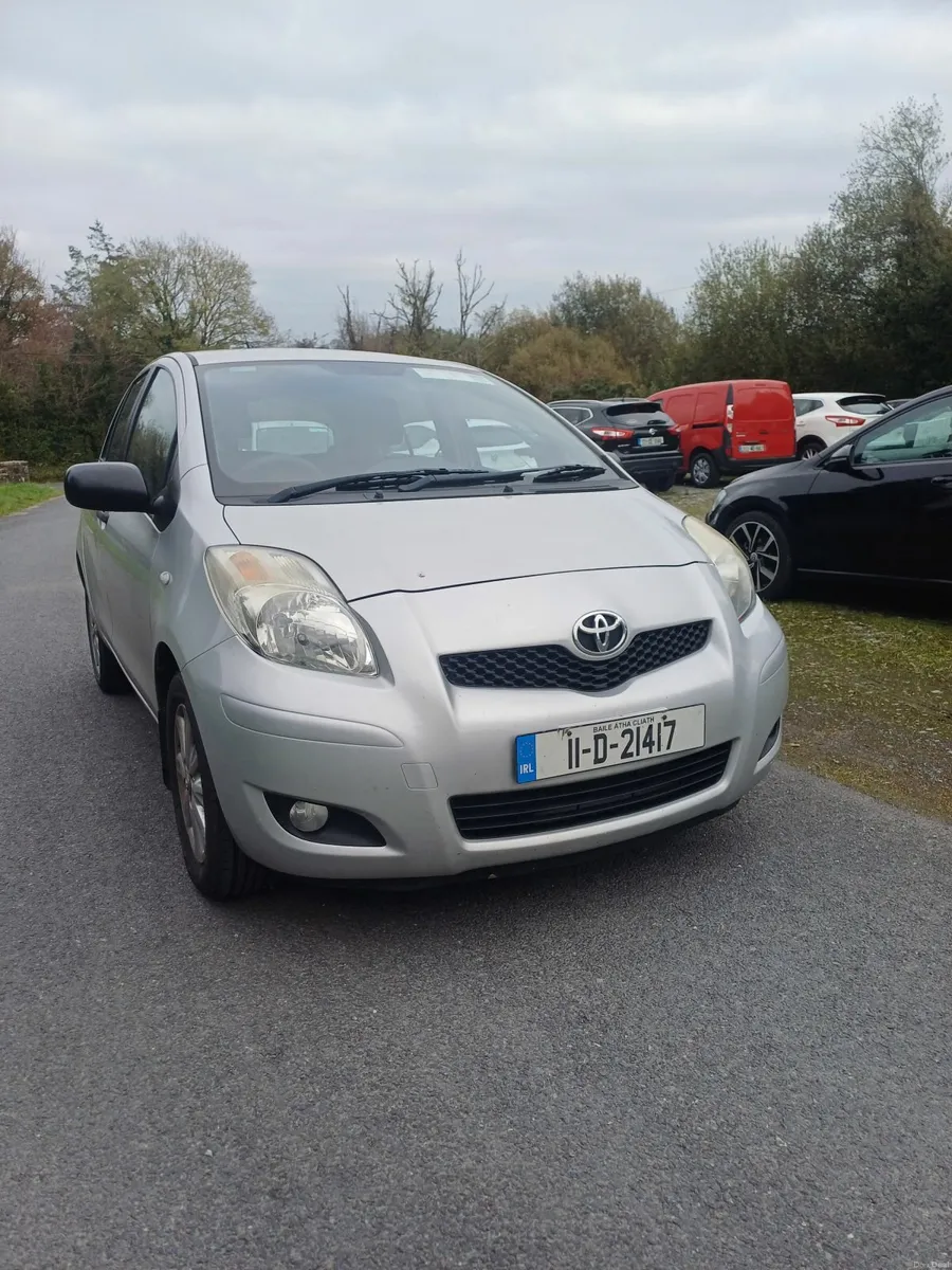 Toyota Yaris 2011 - Image 2