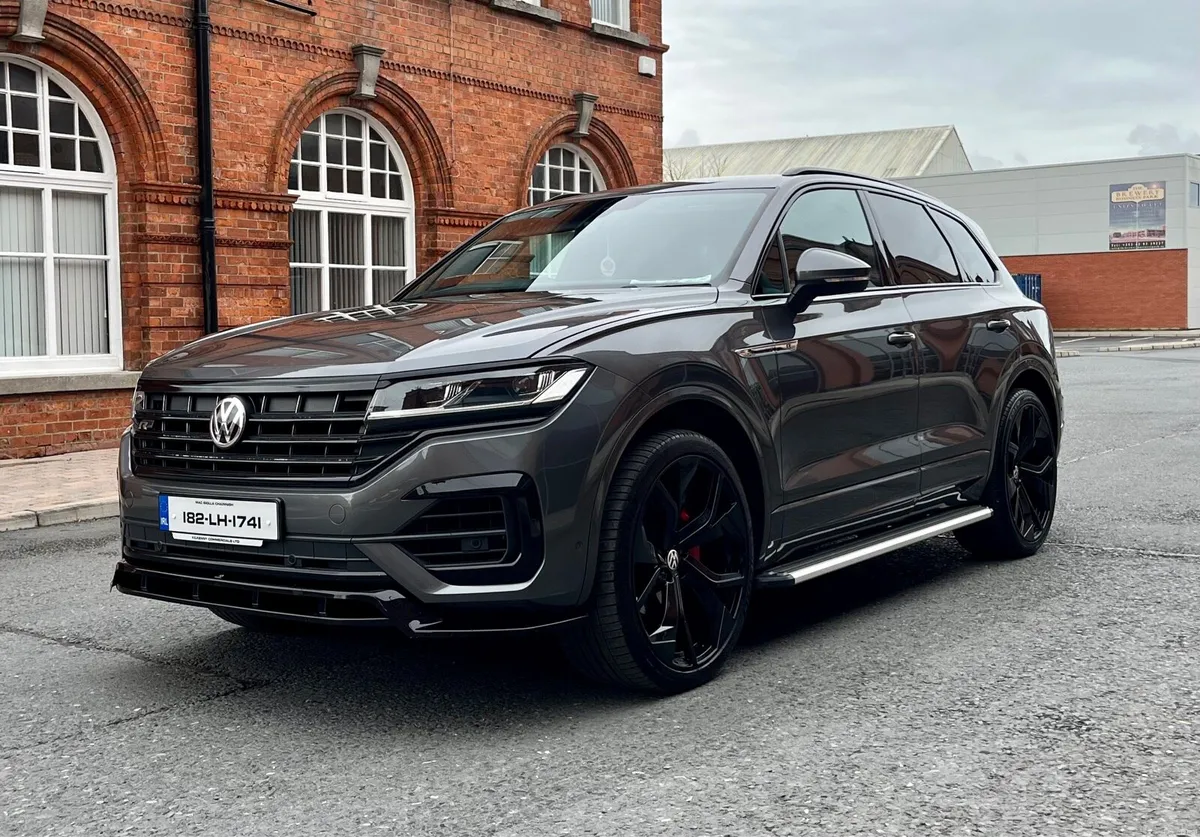 Volkswagen Touareg R-Line *Low Mileage* - Image 3