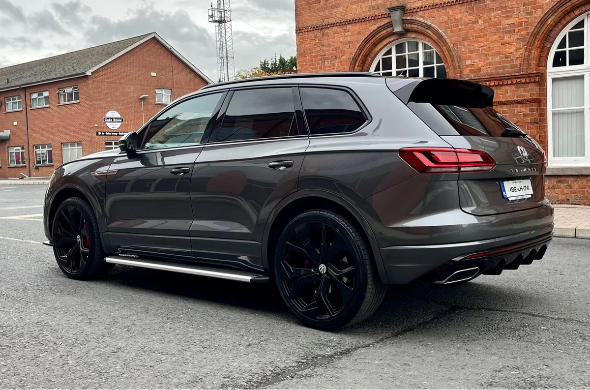 Volkswagen Touareg R-Line *Low Mileage* - Image 4