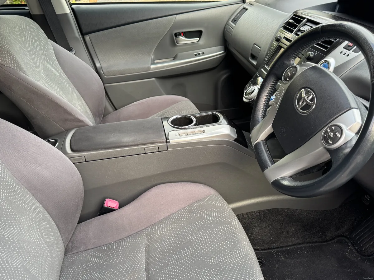 2014 Toyota Prius 1.8 Hybrid 7 Seater - Image 4