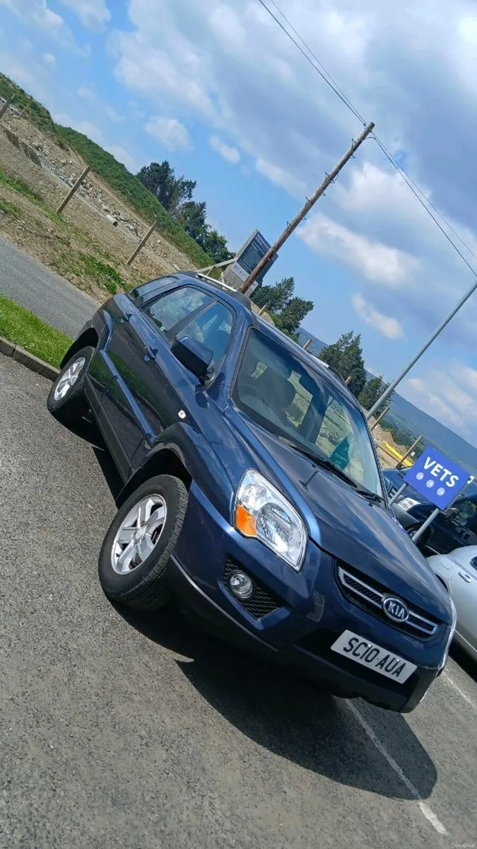 2010 Kia Sportage 4x4 low miles - Image 1